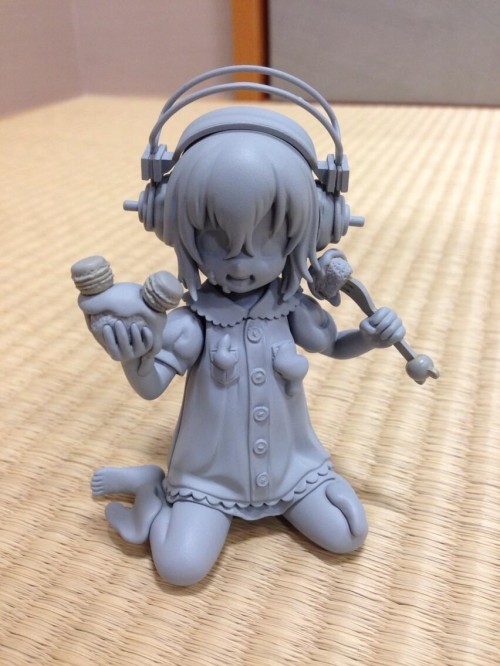 Super Sonico infancia 1 akai